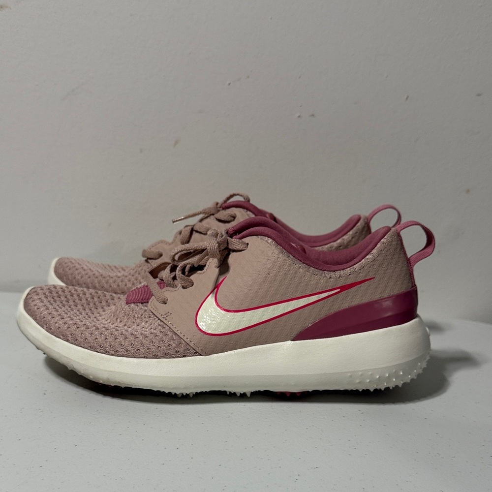Nike Kids Sneakers in Pink and White. Cd6066-616. Used only a handful of times